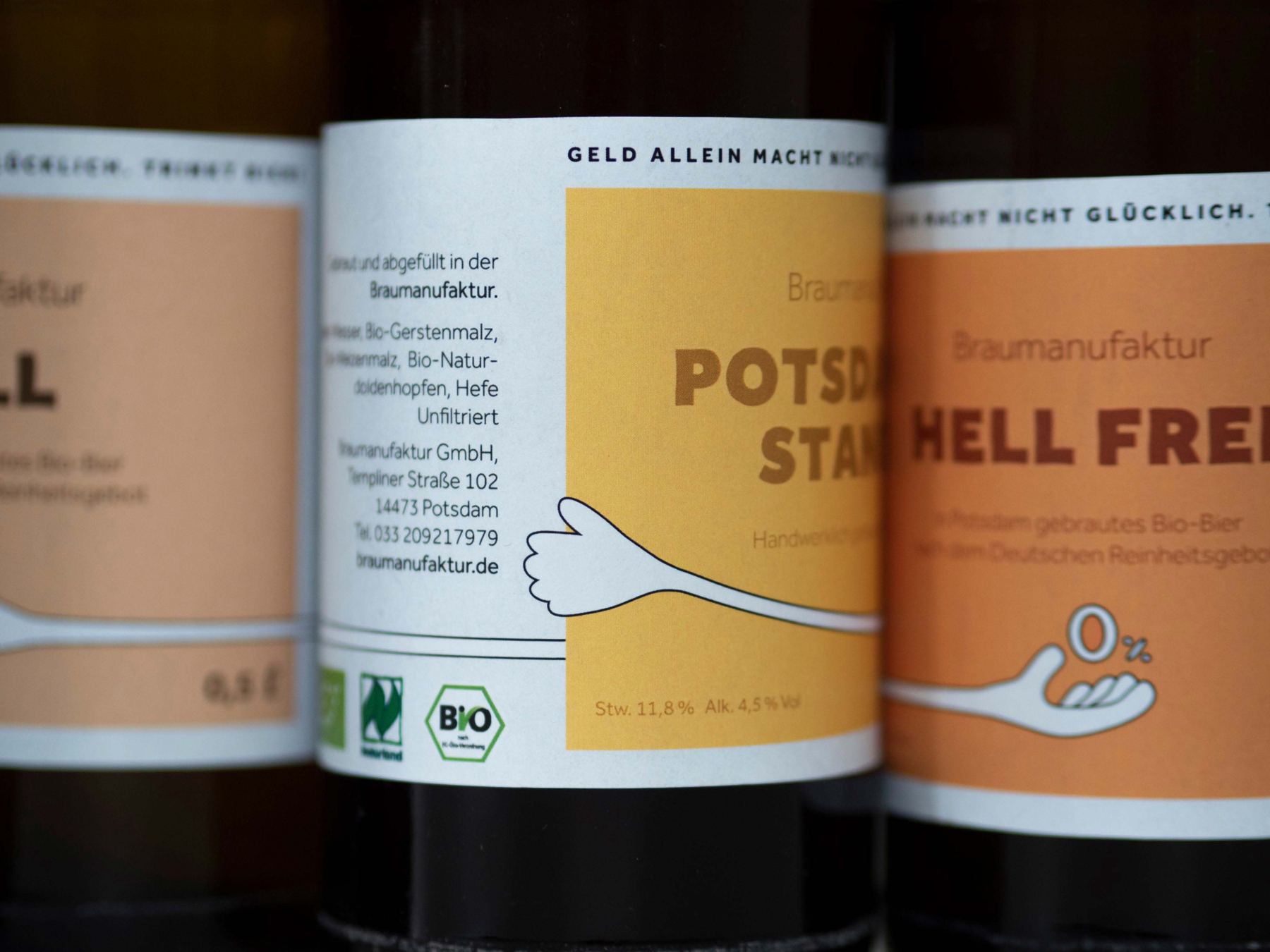 Nahaufnahme der Etiketten Potsdamer Stange und Hell Frei